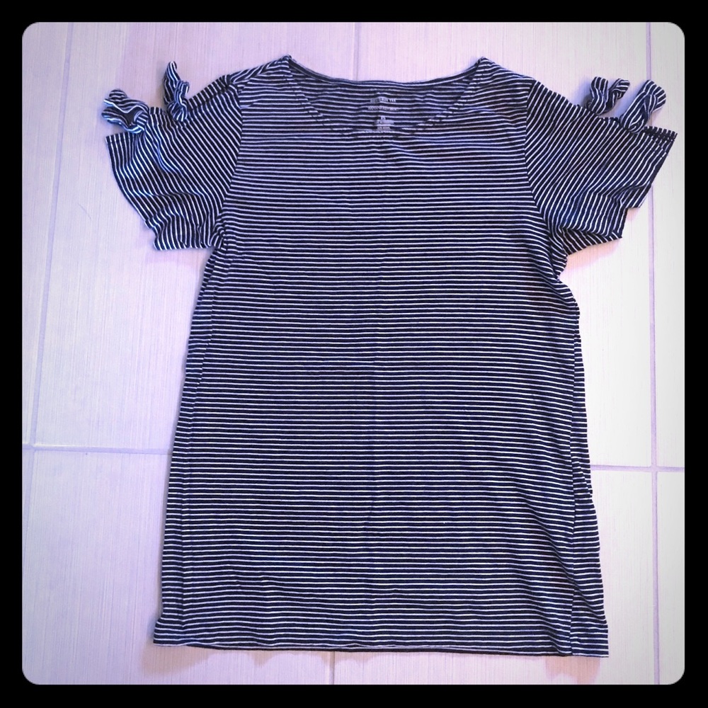 Banana Republic top with bow sleeves